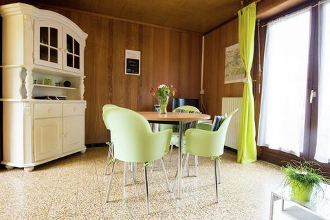 Esta bonita casa de vacaciones para familias de 2 dormitorios se encuentra en Fraidchapelle. Ideal para albergar a 4 personas, esta casa tiene un exuberante jardín verde para que disfrute de su taza de café al vapor por las mañanas. Ubicado a solo 1 ...