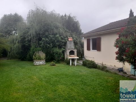 1 hour from Toulouse and Pau In a quiet locality, with all amenities (medical, banking, schools, shops ...) House of the 80s, with 95m2 hab.de single storey not terraced. Well connected to the mains sewer consisting of 4 bedrooms, independent kitchen...