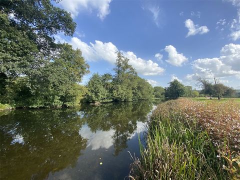 A truly superb stretch of both single and double bank fishing on the renowned River Barle. Running south from the outskirts of Dulverton to Perry Weir, just south of Brushford. Formerly known as the A and B Beats of the then well-known Carnarvon Arms...