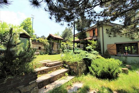 Górskie domy w lesie w Bursa Osmangazi Projekt ten, zlokalizowany w dzielnicy Kirazlı, Osmangazi w Bursie, położony jest bardzo blisko obszaru hoteli Uludağ. Dodatkowo w bezpośrednim sąsiedztwie domów znajdują się tereny rekreacyjne Sarıalan i Kirazl...