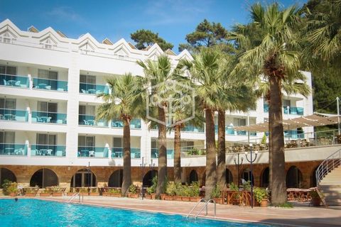 Hotel located 600 meters from the beach in Lloret de Mar, a famous and popular town on the Costa Brava, with a wonderful sandy beach, surrounded by hills, lush forests and rocky coasts.Town with great touristic and commercial development, full of sho...