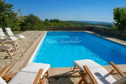 Riani Immobilier offers for sale, in an exceptional location without nuisances, in the heart of the Luberon scrubland between Gordes and Murs, large villa with 180° view, very large terrace of 220 m², natural park, swimming pool and wooded plots for ...
