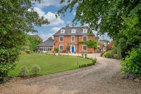 ***CHAIN FREE***Tucked away from view, comfortably central but wonderfully private, this handsome Georgian home has been beautifully restored and effortlessly blends contemporary comforts with character features and a sympathetic finish. Perfectly pr...