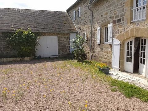 4-room brazier stone house for 135 m2 with great potential. . Beautiful property in a hamlet in the countryside with a beautiful panoramic view, next to Curemonte one of the most beautiful villages in France, 10 minutes from Meyssac and Biars. Compos...
