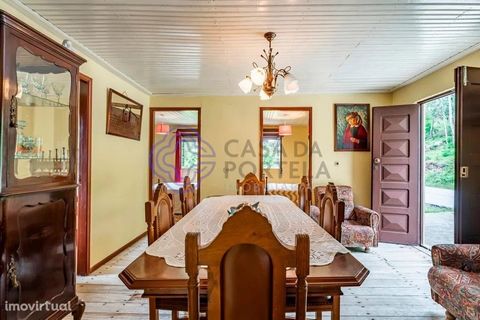 Single storey house with four fronts with excellent sun exposure, a floor area of one hundred and twenty-two square meters facing the municipal road, with a garage of forty square meters, plus storage of fifteen square meters. Living room floor and b...