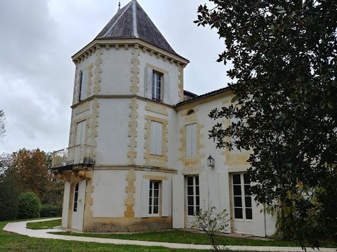 This property is located about 50 kms from Bordeaux, in a very touristic area. A former 16th-century fortified farmhouse, the chateau offers 350 m² of living space with lounge, dining room, fitted kitchen, 5 bedrooms with bathroom and toilet, and has...