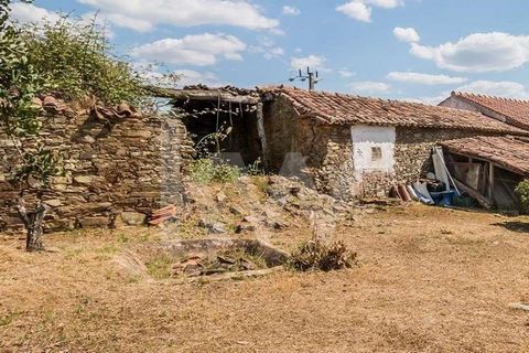 Single storey house in Ruin with 60m2 |   Land of 3116 m2 |  Vale de Cima |   Santana da Serra Composed by:    - Urban building intended for housing with 3 rooms and a gross construction area of 60m2, facing south, also contemplating a wood oven. - L...