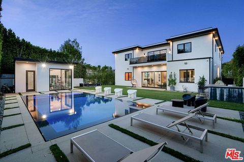 Situated just south of Ventura Blvd, this contemporary marvel captivates with its modern design. The carefully landscaped surroundings and expansive glass entry create an inviting atmosphere, revealing European stone and wood floors, high ceilings, a...
