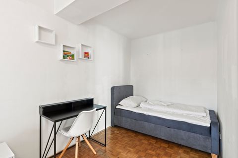 Willkommen in Ihrem eleganten Terrassen-Refugium im 4. Bezirk: ✴ Einzigartige Lage direkt beim Belvedere, nur 10 Min. von U-Bahn und Schnellbahn entfernt. ✴ Elegantes Interieur mit moderner Ausstattung - perfekt für Familien oder Freundesgruppen. ✴ H...