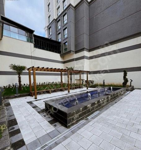 Flat for Sale in a Luxury Site Next to the Metro in Eyüp The flat is located in a central location, right opposite the shopping mall and next to the metro. There is a Bosch Brand Built-in Full Set in the Flat. There is Arçelik Brand Air Conditioning....