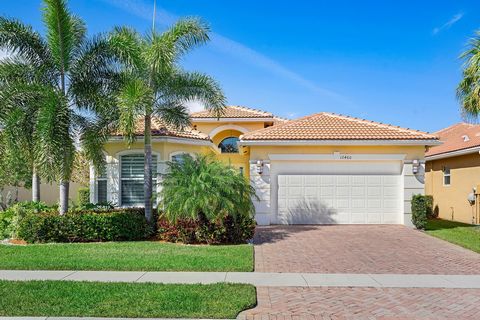 Upgraded - 3 Bedroom, 2.5 Bath lakefront home WITH an office in one of the MOST DESIRABLE 55+ communities, Valencia Cove! This home has been completely updated with beautiful oversized 30'' x 30'' porcelain tile, modern light fixtures and solid wood ...