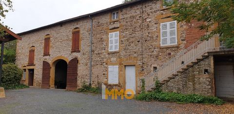 Your agency IMMO DEVELOPPEMENT offers you exclusively a magnificent stone property composed of various outbuildings on two levels. A central staircase provides access to the house of 155m2 to renovate, as well as exploitable attic of the same surface...