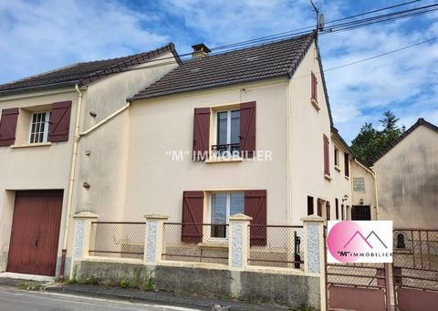 Only 7 km from the train station of Nanteuil-Saâcy (pass navigo), in a village with schools on foot, I present this large family house of 4 bedrooms and its garden of about 545m2. Located near Charly sur Marne and less than 10 minutes from Saacy-sur ...