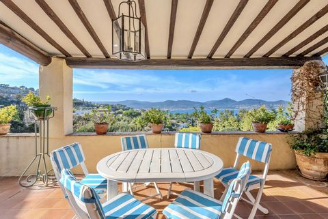 Provencal character villa for sale in the Sinopolis residential estate, peaceful location with panoramic sea views over the Gulf of Saint-Tropez Full of charm, adorned with lovely wooden ceiling beams, accommodation all on one level offers firstly wi...