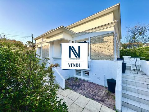 SOLD by the agencies CAEN NORD Immobilier and HERVIEU and PREE immobilier. Charming house less than 500m from the sea street and the beach. On one level you will have a very bright living room with its 4 windows, a separate kitchen giving access to a...