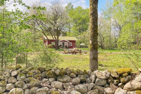 A warm welcome to this comfortable house that has its roots in the late 19th century but lives up to today's standards with both a new bathroom and a new kitchen renovated in 2023. Here you have nice mountain bike trails right outside the stone wall ...