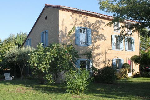 Superb stone house, full of charm, T6 of 195 m² in R+2, completely renovated with large garage of 45 m² and an outbuilding of 70 m² on a plot of 1283 m². The house is composed on the ground floor of an entrance hall, a large fully equipped kitchen, a...