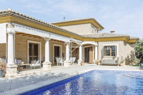 Lucas Fox presents for sale this house of excellent quality and fantastic location in Torre en Conill. The property is mainly distributed over two floors. On the ground floor, connecting with the porch and the pool area, we find the day area and two ...