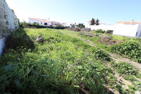 Urban Land in the Quinta do Sobral Urbanization in Castro Marim. With an approved project for the construction of a 3 bedroom villa, consisting of two floors, with garage and swimming pool. Modern architecture. With an implantation area of 178.75 m2....