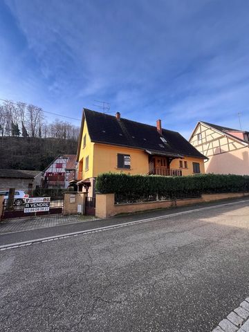 Detached house for sale in Andlau, on the waterfront. This house from 1974 has great potential with very nice volumes. It consists of: an entrance hall, a living room with fireplace, a kitchen with dining area, three bedrooms, a bathroom, a separate ...