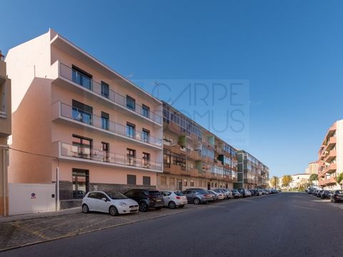 Refinement and quality in the surroundings of Lisbon! Just a few minutes from Lisbon, this building located in Vialonga, is in a quiet location, with excellent road access, served by several services nearby, such as Lidl, Pingo Doce, public transport...