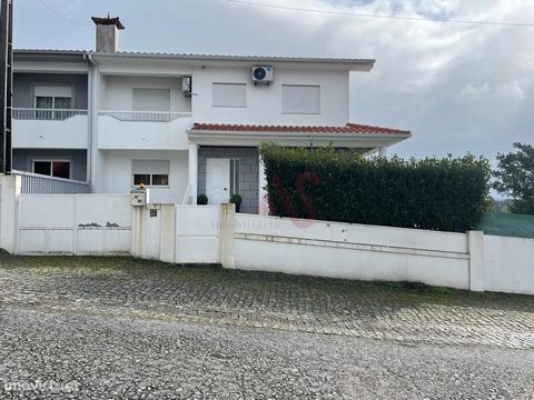 4 bedroom semi-detached house in Longos, Guimarães 4 bedroom semi-detached house located in a quiet and residential area, close to services. The villa contains large areas and unobstructed views. It consists of 3 floors: Basement: -Garage; -Storage; ...
