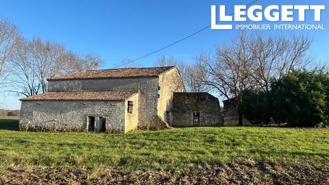 A26718CAH33 - Cette ancienne propriété en pierre à rénover est située à Margueron. L'ancienne ferme se trouve à 11 km de Sainte-Foy-la-Grande. Cette dernière comprend une maison entièrement à réhabiliter de 76,50 m² au sol et une grange attenante de ...