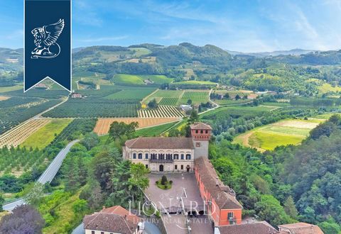 In the center of the picturesque Old City of Bubbio, halfway between the famous Piedmont territories Langa and Monferrato, there is a delightful old castle. This castle was rebuilt in the 19th century in an uncertain style on ancient foundations rema...
