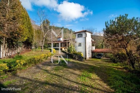 This spectacular property located just 10 minutes by car from the center of Amarante, set in a plot of land with 18000m2 provides a unique experience surrounded by nature, and with exclusive access to a private river beach on the Olo River, one of th...