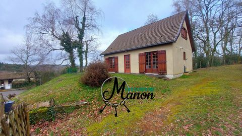 RARE - This superb house partly built on a cellar, sitting on its hill and surrounded by its trees, is ONLY 750m from the town centre of SAINT PARDOUX LE LAC (87250) with the first amenities (grocery store/post office, restaurants, bars, bakery, scho...