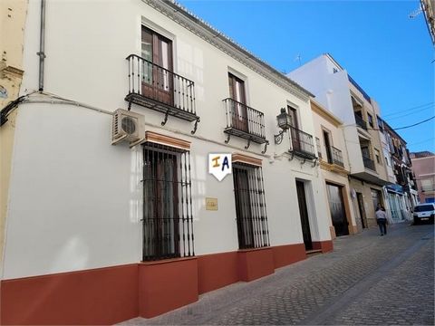 Dieses wunderschön renovierte Einfamilienhaus liegt direkt am Stadtzentrum von Moron de la Frontera in der Provinz Sevilla, Andaluvcia, Spanien. Moron de la Frontera ist eine geschäftige, pulsierende Stadt mit viel los und vielen schönen Geschäften, ...