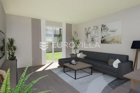 Osijek, Retflala, 93m2, attractive apartment in an urban villa with three apartments. The urban villa is stylishly attractive, in a quiet neighborhood, ideal for family life, five minutes by car to the city center. The apartment on the first floor co...