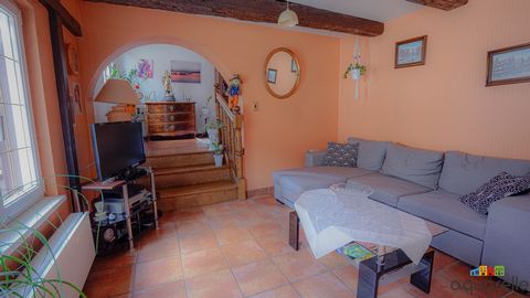 Invest in a duplex in Barr. Get in touch with the real estate agency AQUARELLE IMMOBILIERE to arrange a visit to this duplex. The apartment will meet the needs of a couple with children On the 1st floor, totalling 105m2, the accommodation consists of...