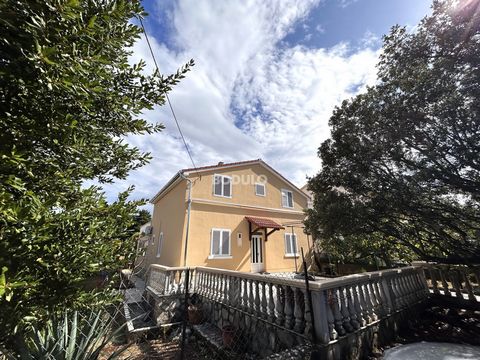 In the village of Ugljan on the island of the same name, a fully furnished and well-maintained house with a gross area of 185 m2 is for sale. It is located in an excellent location, in the second row to the sea and only 70 meters from the beautiful s...
