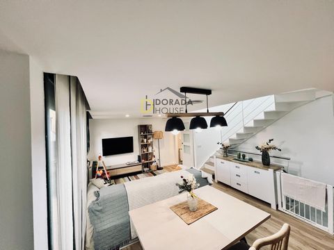 We present this wonderful 3-bedroom penthouse-duplex, completely renovated, with very good taste, and the warmth of home, located in a privileged environment for its family and quiet tourism, one of the best valued areas of the coast, Cambrils. Close...