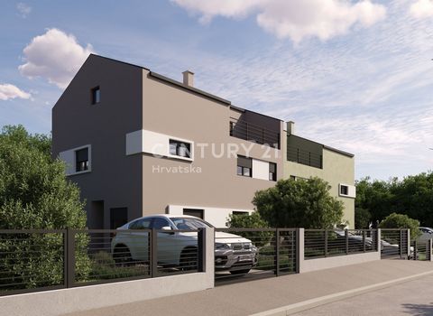 In een rustig dorpje op 5 km van Poreč ligt dit appartement, momenteel in de projectfase, met een bouwvergunning. Het appartement komt te wonen in een woning met 4 appartementen, waarvan de bouw medio 4e maand van 2024 van start gaat. Het appartement...