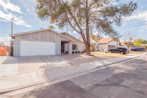 Single story 3 bedroom with a pool and NO HOA... Just in time for summer this home with a pool has just been painted. Roof is only 1 year old and AC was replaced about 5 years ago. This kitchen with an island comes with all kitchen appliances. 3 bedr...