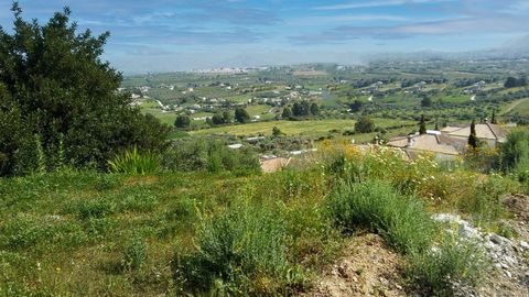 Urban plot of land where you can build your own dream home with incredible views to the Guadalhorce Valley. The plot is on the well-known urbanisation of Sierra Gorda, which lies between the towns of Coín and Alhaurín El Grande, is walking distance t...