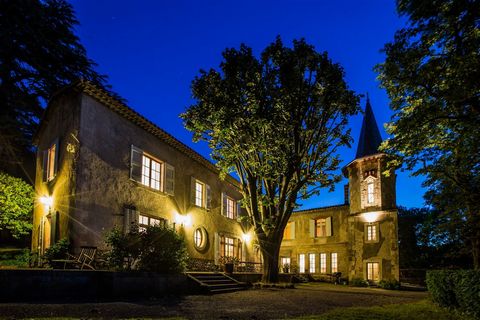 About fifteen kilometers from Carcassonne (UNESCO World Heritage Site, easy to access by highway or airport), come and discover this extraordinary ensemble: magnificent, completely renovated mansion (approximately 480 sqm ) second renovated house (ap...