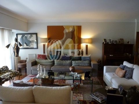6 bedroom apartment with 239 sqm 2 parking spaces in a garage. Storage room. Two living rooms, six bedrooms, two of which are suites and five bathrooms. All the rooms are big. Recent building with 2 elevators. Good location, near the Areeiro undergro...