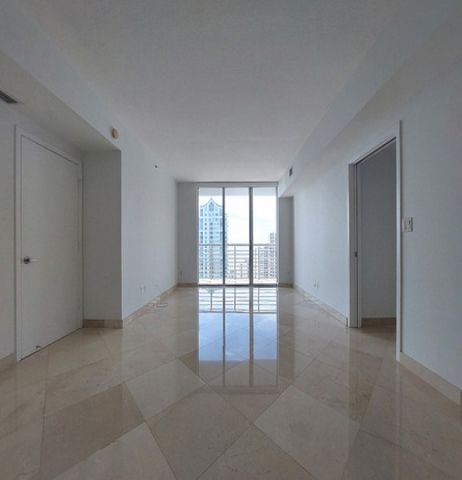 Spacious 2/2 split unit with fabulous direct views of Miami River, Biscayne Bay, Port of Miami and Brickell Key. Unit features marble floor throughout, Italian kitchen cabinets, stainless-steel appliances and granite countertops. One assigned covered...