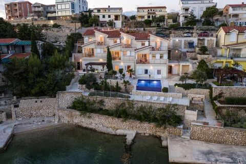 Spacious guest-house on Pag peninsula, 1st row to the sea! Gorgeous tourist property for sale in Vidalići on the island of Pag. The building is located in an extremely attractive location only 10 m from the sea It has a total area of 593.66 m2 and is...