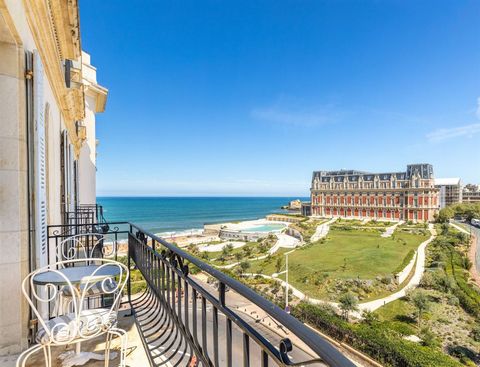 Imperial Quarter - Ocean view and Hotel du Palais Exclusive - Located in the Imperial district, 94 m2 apartment with balconies on the 3rd floor with lift overlooking the gardens of the Hotel du Palais and out over the ocean. The property comprises: a...