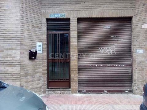 Great investment opportunity in a commercial property in Alicante! On our leading real estate website, we present a large commercial property for sale located on Calle La Fuente, between the neighbourhoods of Los Ángeles and San Agustín in Alicante. ...