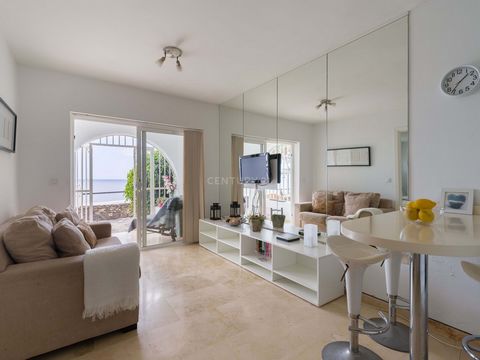 A vendre charmant appartement à Patalavaca avec une vue magnifique sur la mer. Ses 33 mètres carrés sont répartis dans un salon - cuisine, une chambre avec un lit double, une salle de bain et une terrasse où vous pourrez profiter de merveilleuses soi...