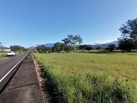 This beautiful flat lot is located in Boquete Canyon Village and it’s a perfect building site for your new Boquete home!   Lots for sale can be challenging to come by in this popular residential development. The property has great views towards Volca...