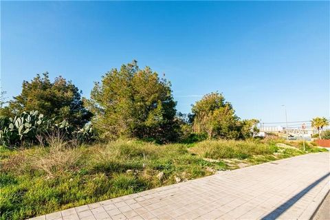 The Wonders. Plot to build a detached house. This plot has an area of approximately 415.89m2 and a two-storey detached villa of approximately 207.95m2 can be built. On this plot there is the possibility of building a swimming pool. This plot is locat...