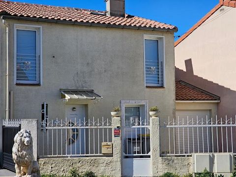 CARCASSONNE-T5 HOUSE-GARDEN-GARAGE-REVERSIBLE AIR CONDITIONING / Bruno VUILLEMIN: ... /Sitting on a plot of 220m2 fully fenced, this charming house offers a bright and well-distributed living space. It is composed of: * On the ground floor, a kitchen...
