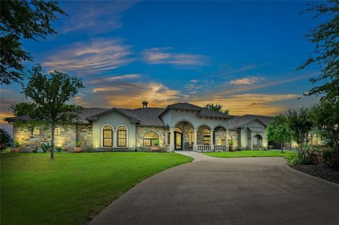Dream luxury estate nestled on a 44+ acre haven 30 minutes South of DFW! This luxury estate is a masterpiece of elegance & comfort, boasting a stunning main residence that exudes sophistication at every turn. With its accompanying guest house, this p...