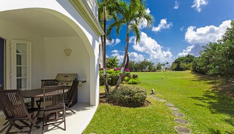 Located in St. James. This luxurious property combines the comforts and privacy of a high-end villa with the amenities and facilities of a world-class resort. It is part of the famous private golfing community known as the Royal Westmoreland. Paradis...